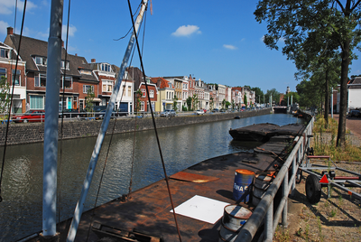 900106 Gezicht op de Vaartsche Rijn en de panden aan de Westerkade te Utrecht.